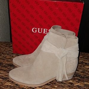 New Guess Camrin natural suede boots 6.5